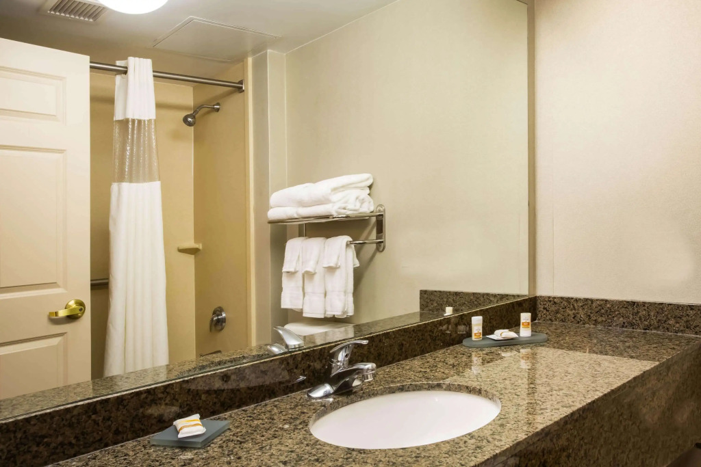 La Quinta by Wyndham Islip - MacArthur Airport