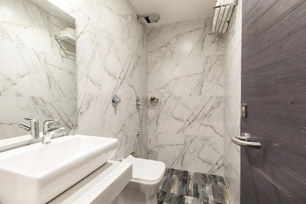 Hotel Classio Andheri - Near DN Nagar Metro Station