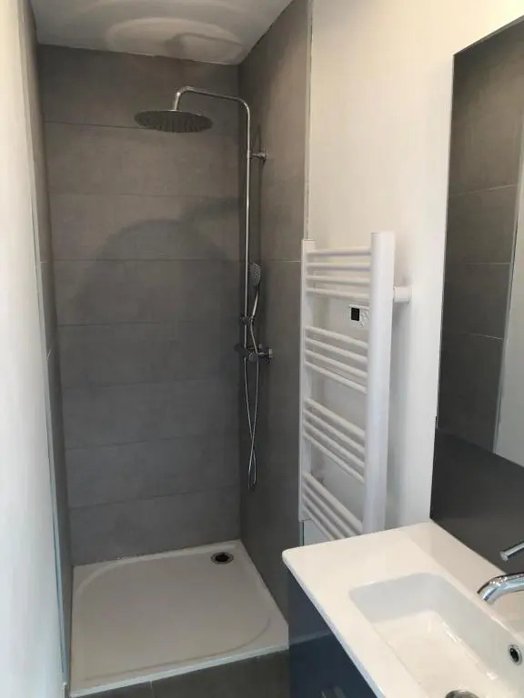 Studio avec piscine