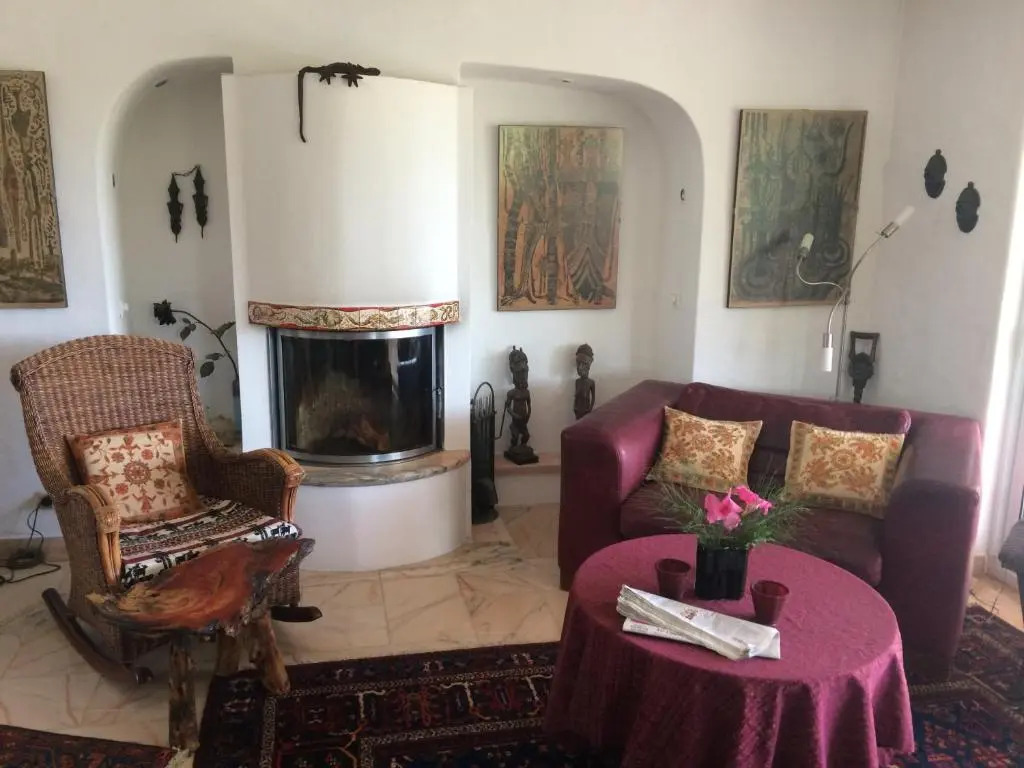 Castelo do Mar, 3 bedroom villa with private pool in large garden, 400m to beach and close to village