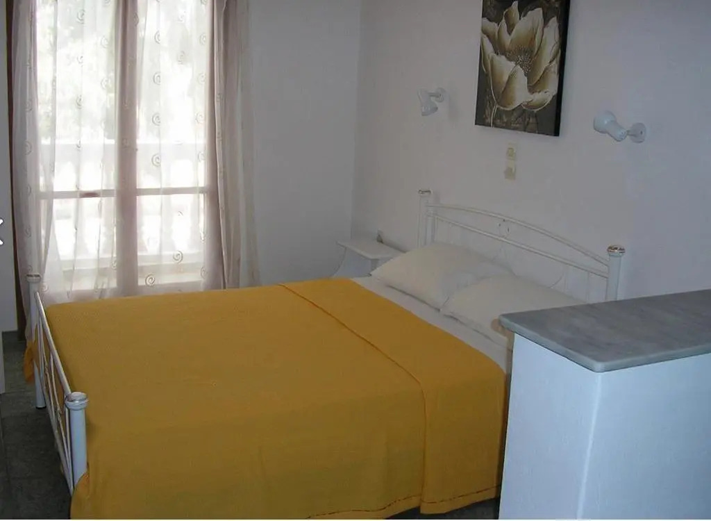 Finikas Santorini