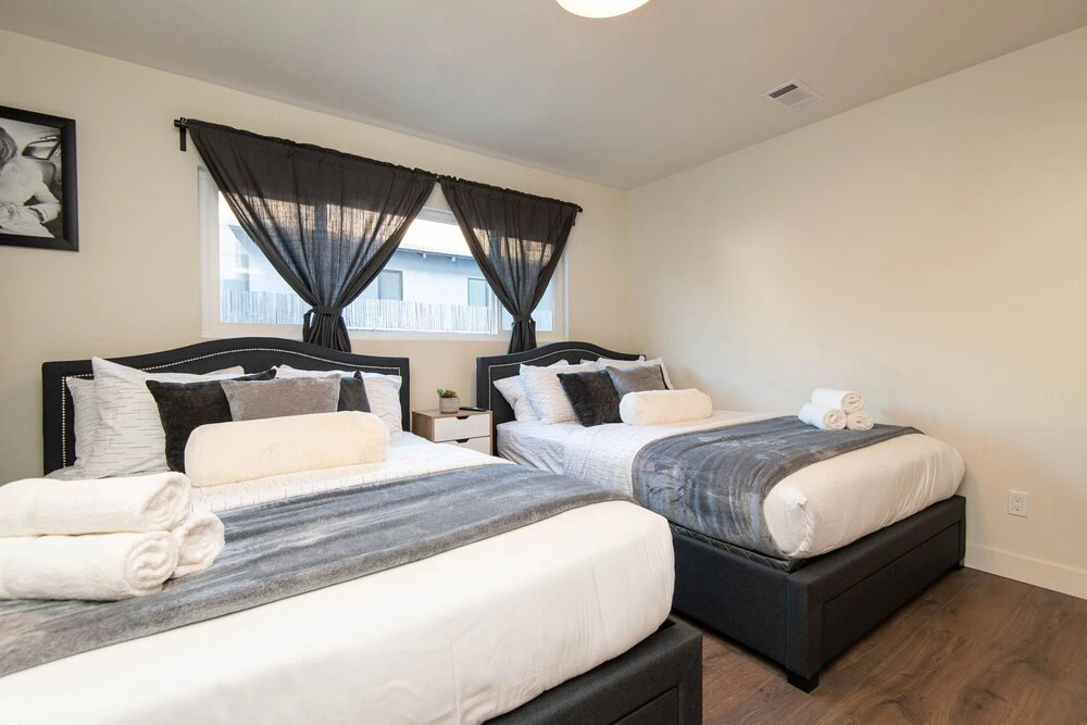 Stylish Apartment near Dodger St