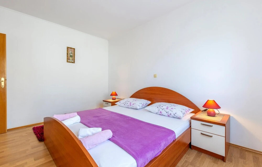 Nice Apartment in Duce With Wifi and 1 Bedrooms