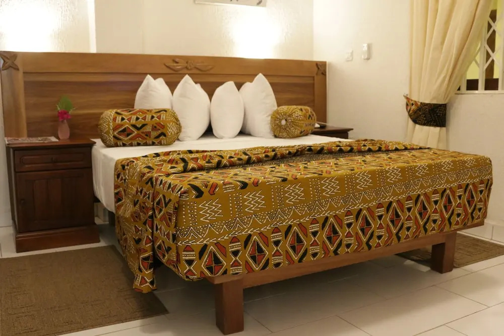 Coconut Grove Sakumono Hotel