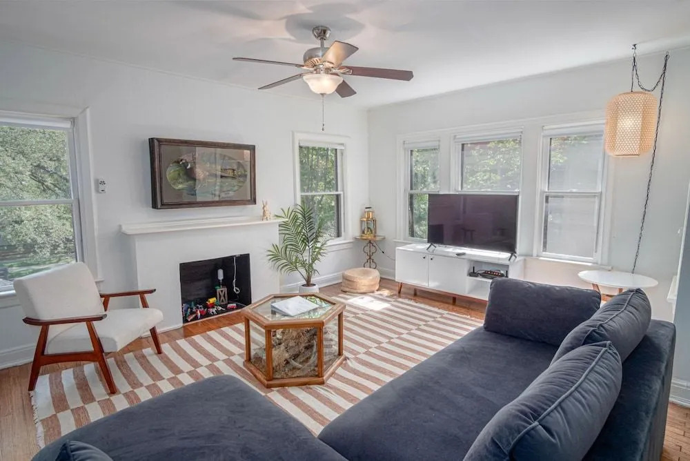 Close to Famous Attractions With Hot Tub and Fire Pit