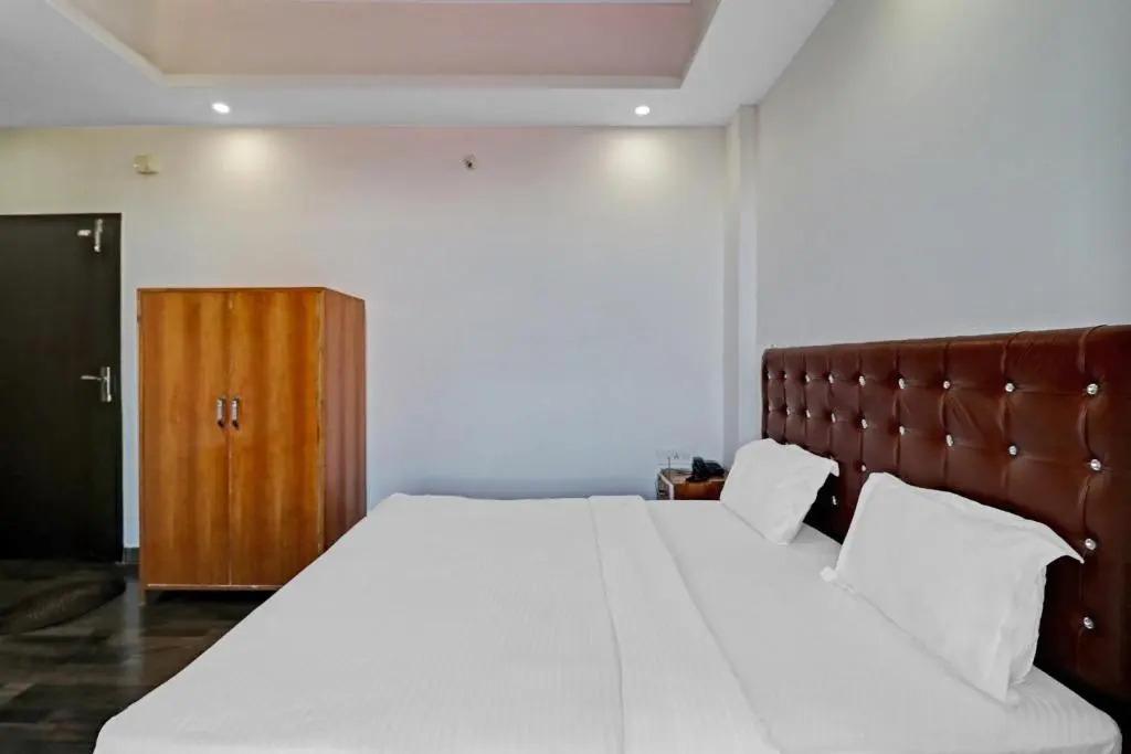 Oyo Flagship 89068 Knight Inn