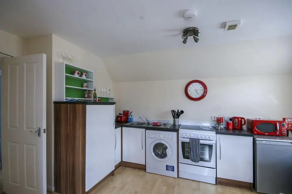 8 Varis Apartments