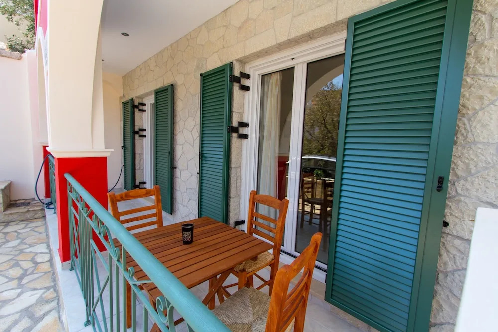Nijay Apartments No 1, 2 Bedroom Apartment Sleeps 6 With Bed Settee In Lounge