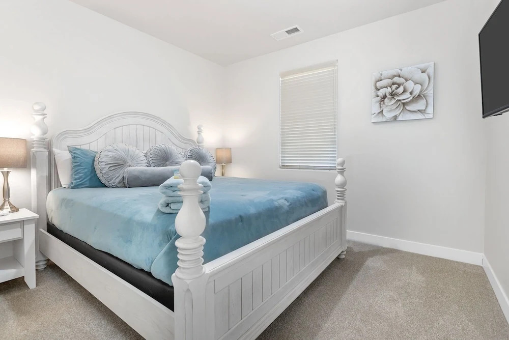 Rock Canyon Oasis 4 Bedroom Home by RedAwning