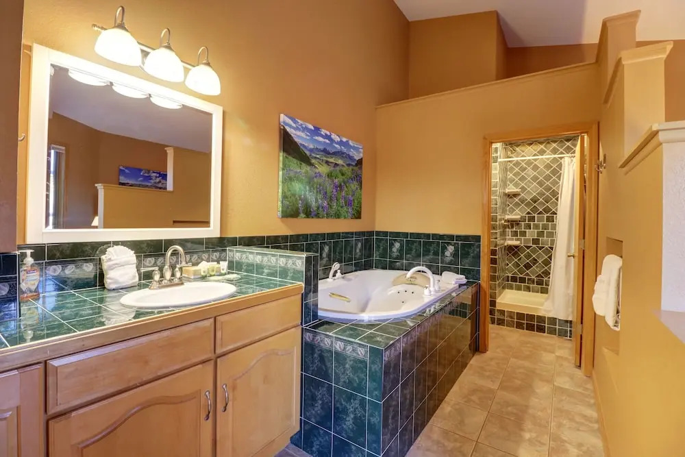 334 Willow Lake Ct. 4br W/loft 3ba 4 Bedroom Townhouse