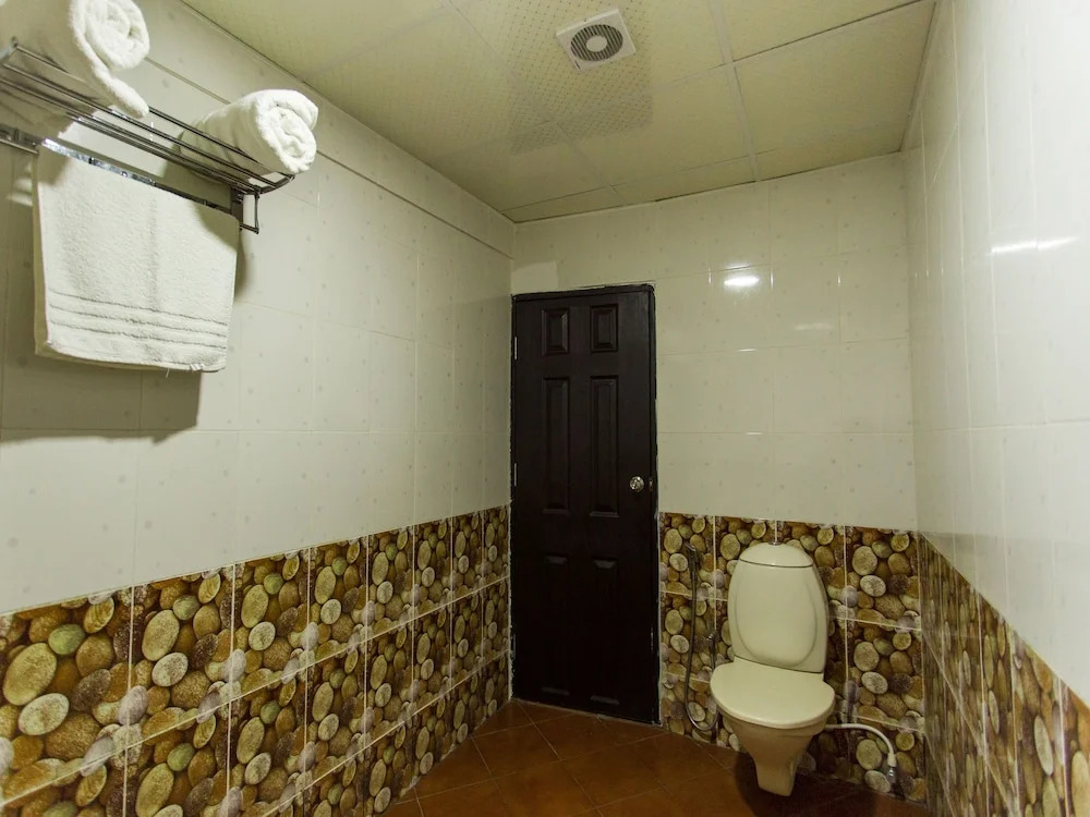 OYO 15974 Hala Residency