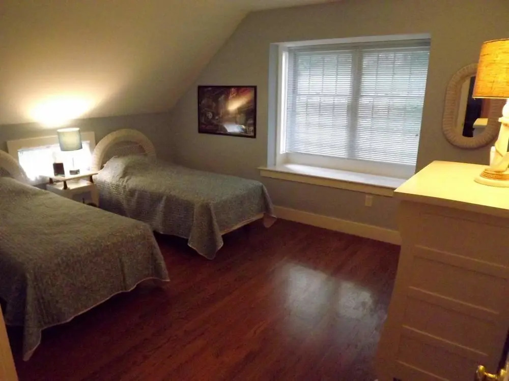Walkable Home in Mystic Historic District