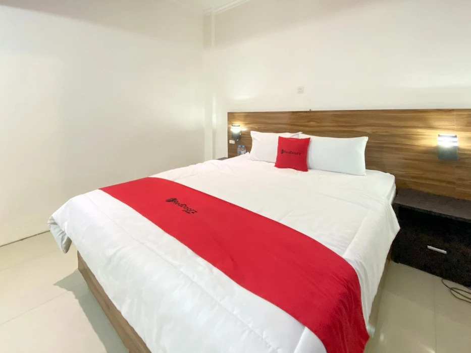 RedDoorz at The Canal Homestay Probolinggo