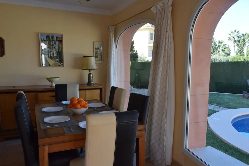Ch1900 in Oliva With 4 Bedrooms and 3 Bathrooms