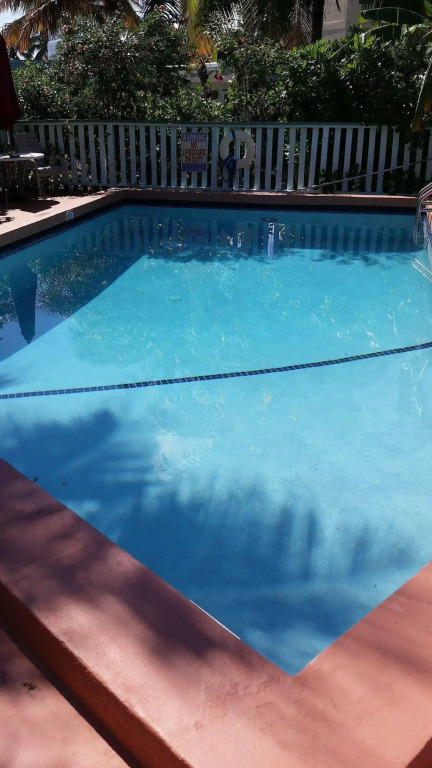 Royal Hawaiian Motel/Botel