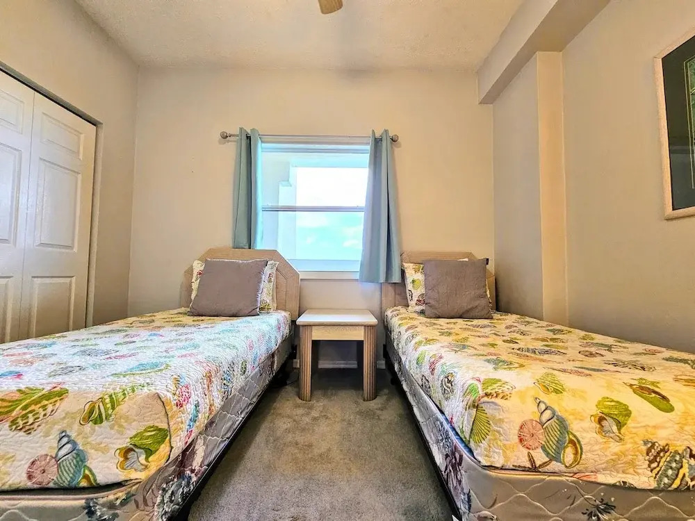 Breathtaking 5th Floor Ocean Views. Corner Unit Wraparound Balcony! 3 Pools