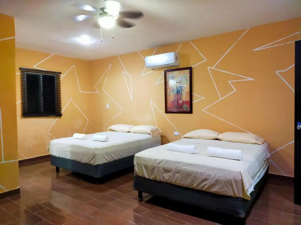 Casa Mexicana Amplia con Seguridad, Alberca y Parking