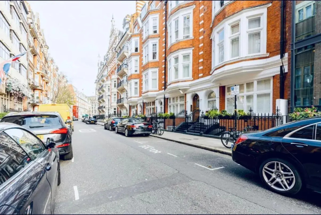 Fabrick Square Luxury City Centre Apartment