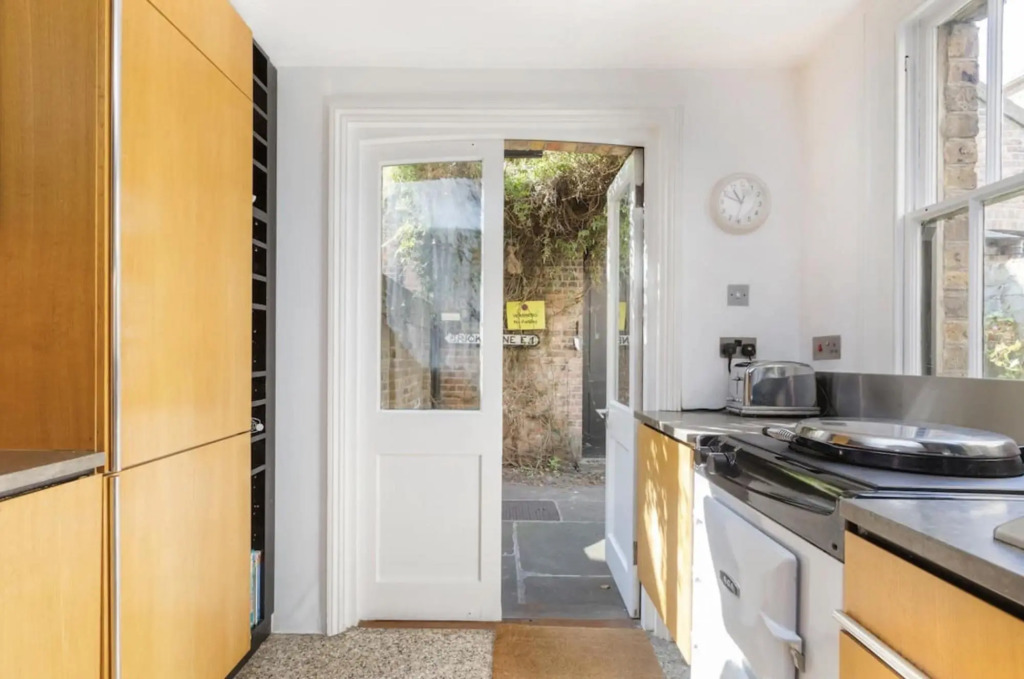 Woo-16 Woodseer Luxurious Town House With Garden Near Brick Lane