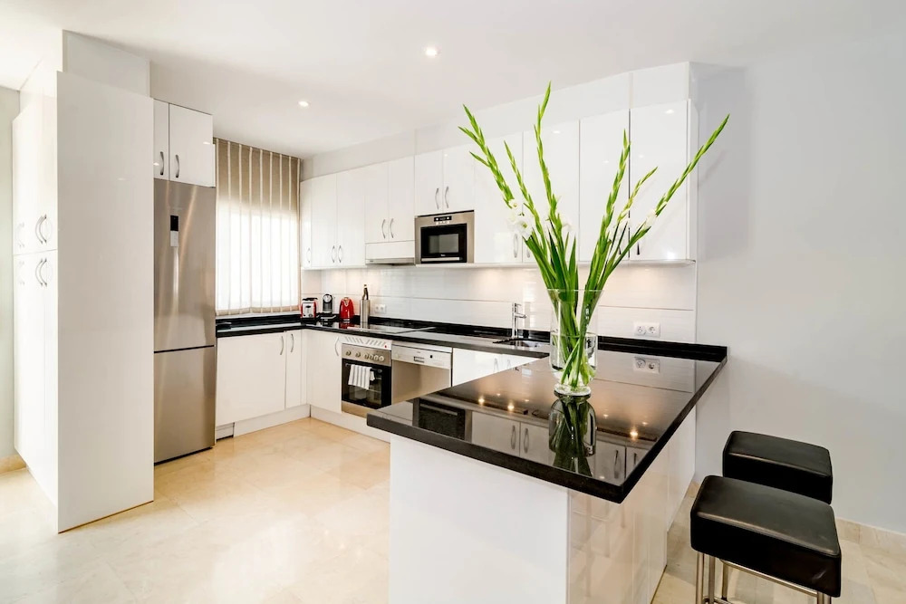 AS10-Apartment Aloha Sur-Roomservice