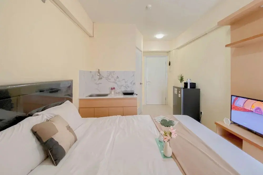 Good Choice Studio at Green Pramuka Apartment near Shopping Center By Travelio