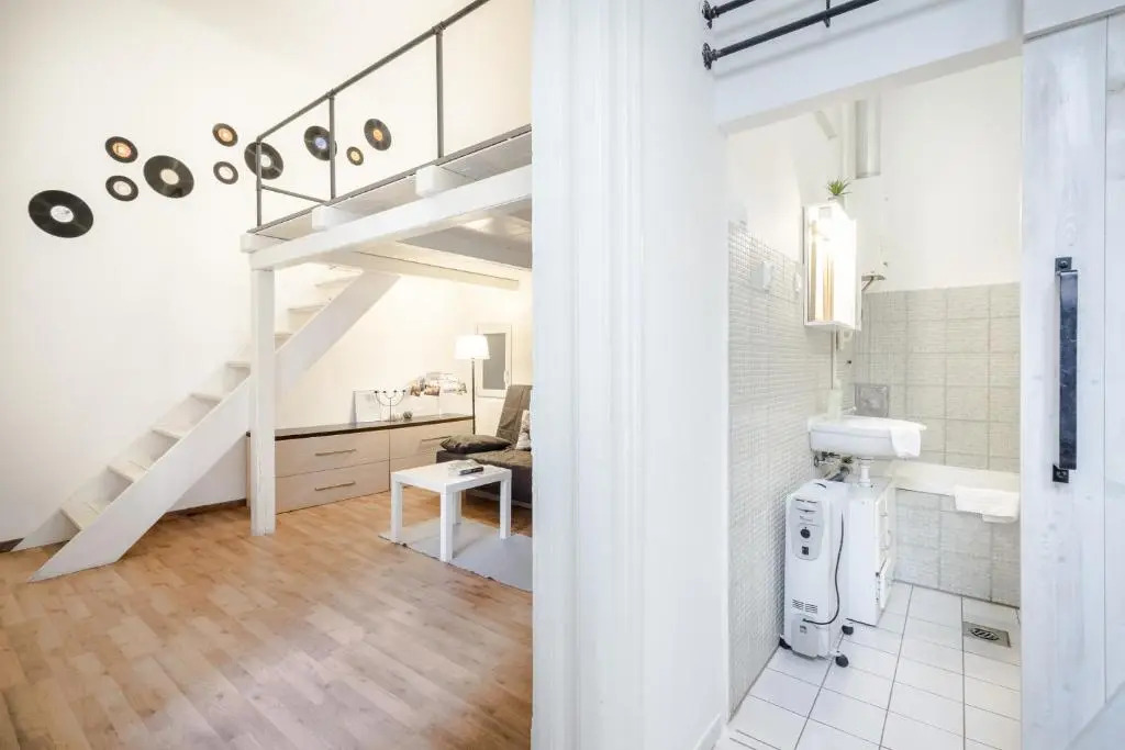 BpR Vinyl Style Studio Home with A/C