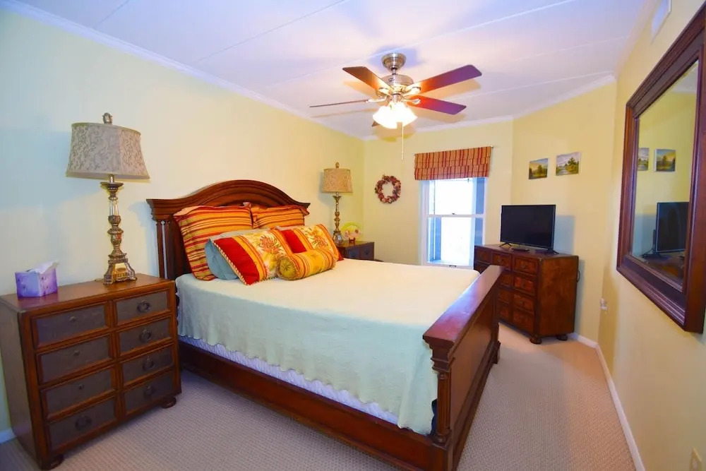Harbour Island 304k 2 Bedroom Condo by RedAwning