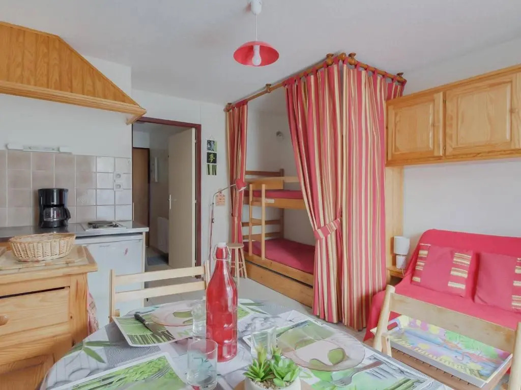 Appartement Esquièze-Sère, 1 pièce, 4 personnes - FR-1-402-81