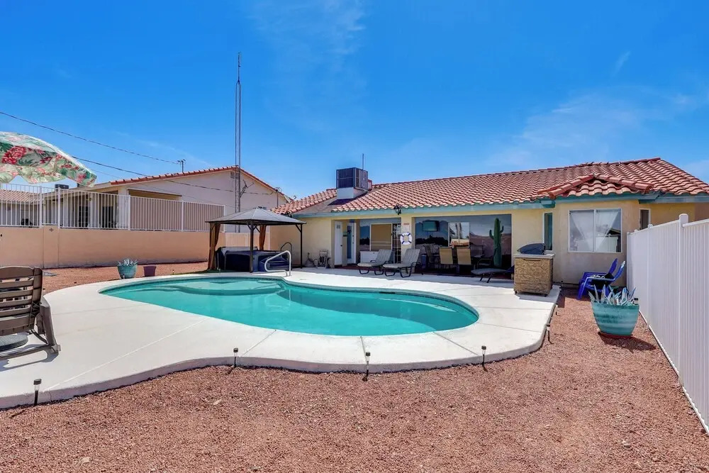 Pool & Hot Tub: Pet-friendly Lake Havasu Home!