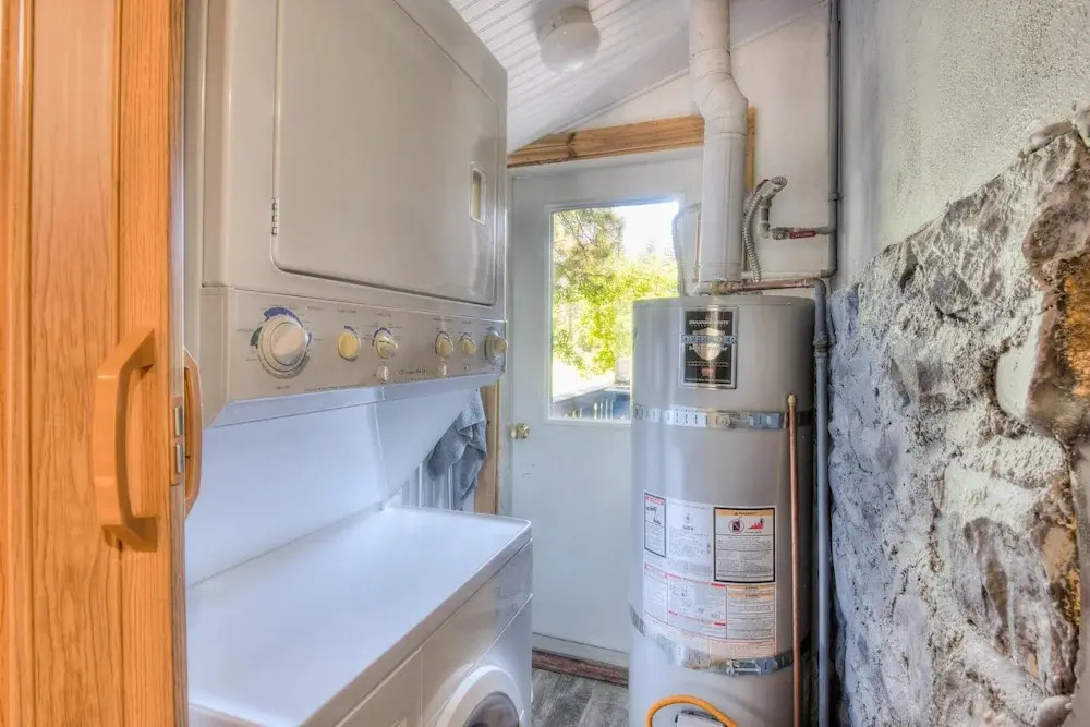 Foursome  2 Bedroom Cabin by RedAwning