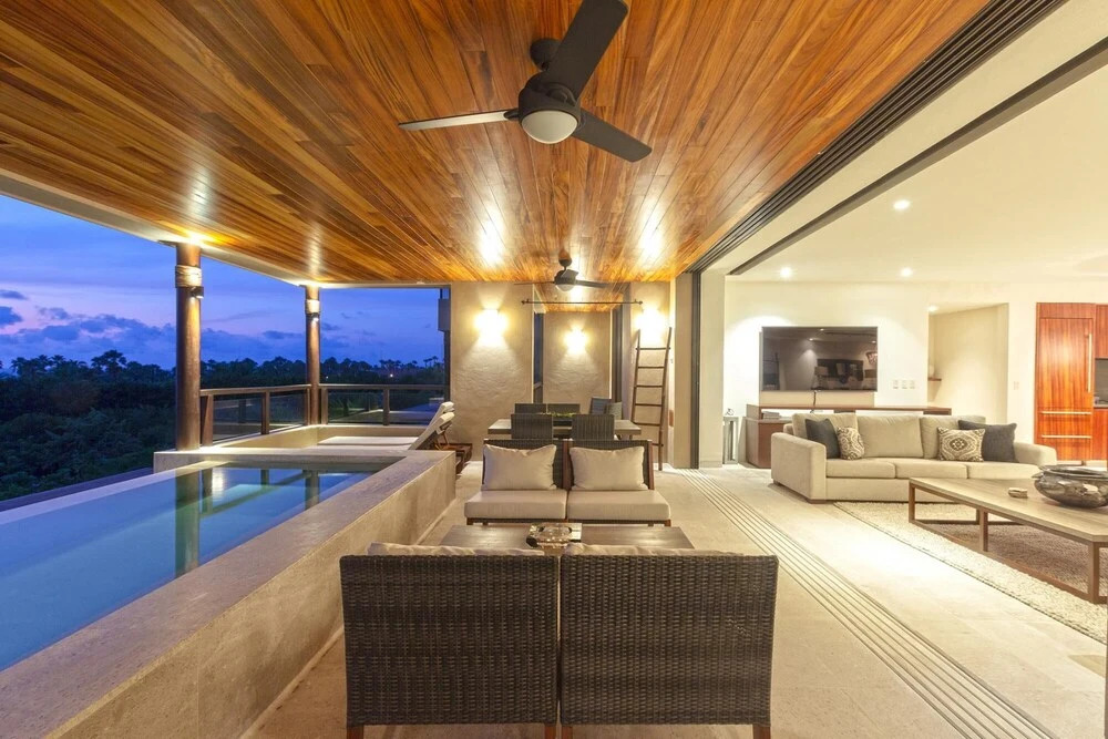Sunny Vacation Condo 4