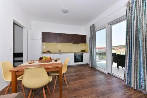 Crowonder Harbor Villa