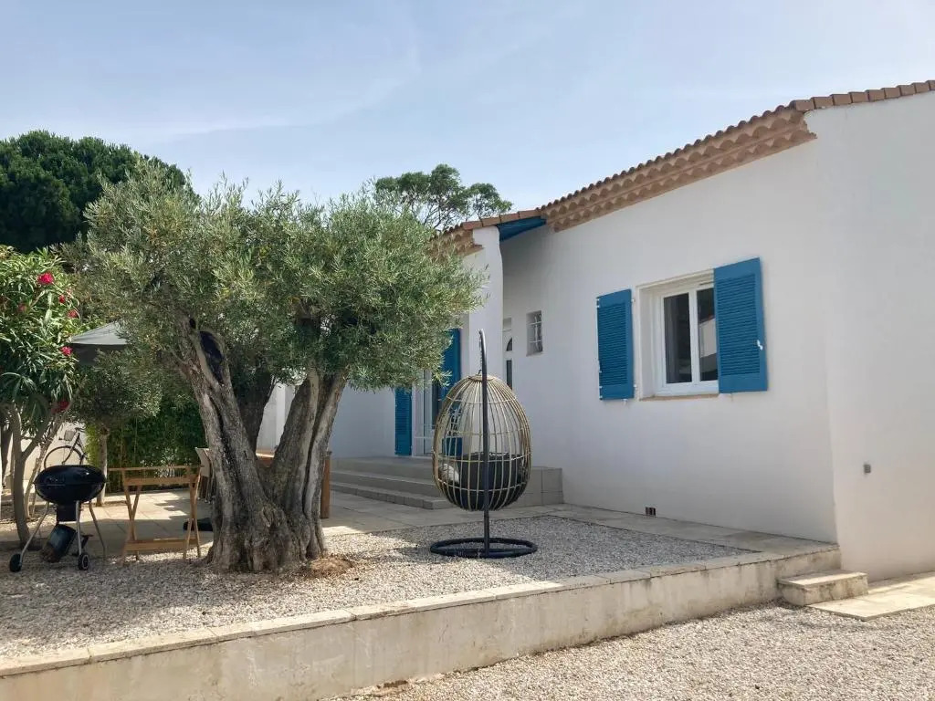 Belle villa spacieuse avec piscine privée, semi climatisée- 10 couchages, wifi, proche canal du midi et à 4 km de la mer LXPIN7
