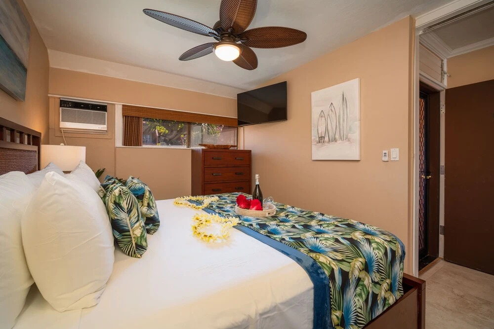 Kuleana 409 Oceanfront 1 bedroom 1 bath condo 1 Condo by RedAwning