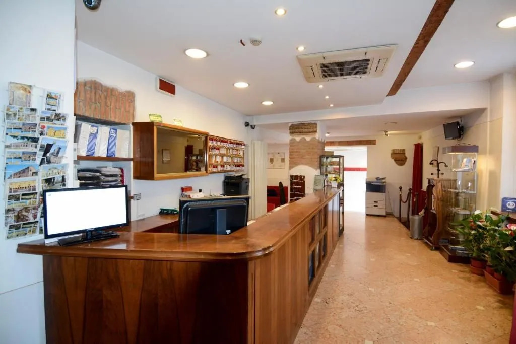 Hotel Mantegna Stazione, MantegnaHotels
