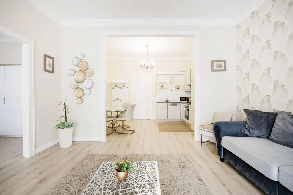 De Luxe 1-bedroom, 2-bathroom Condo in the Center