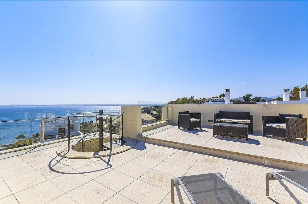 Villa Aqua