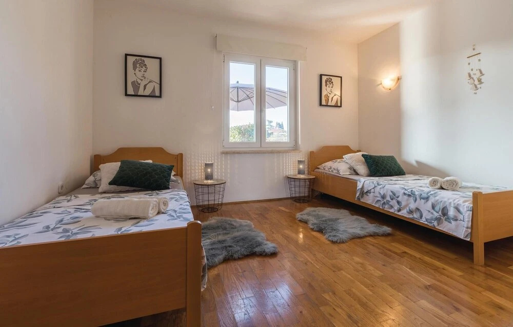 3 Bedroom Beach Front Home In Savudrija