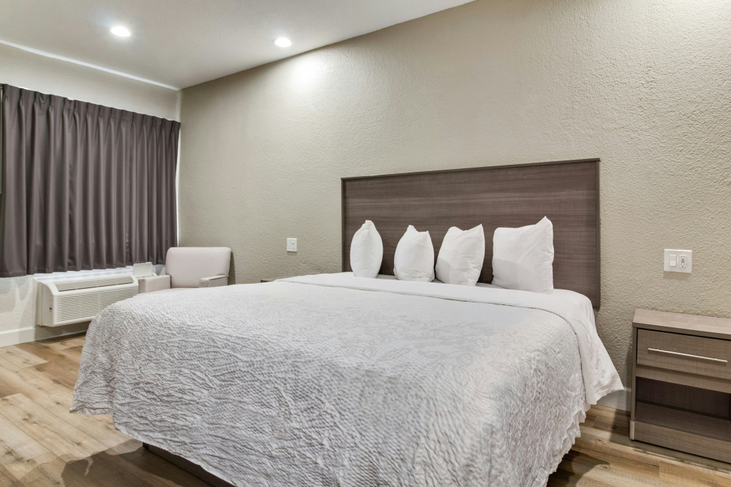 Red Roof Inn PLUS + Galveston - Beachfront