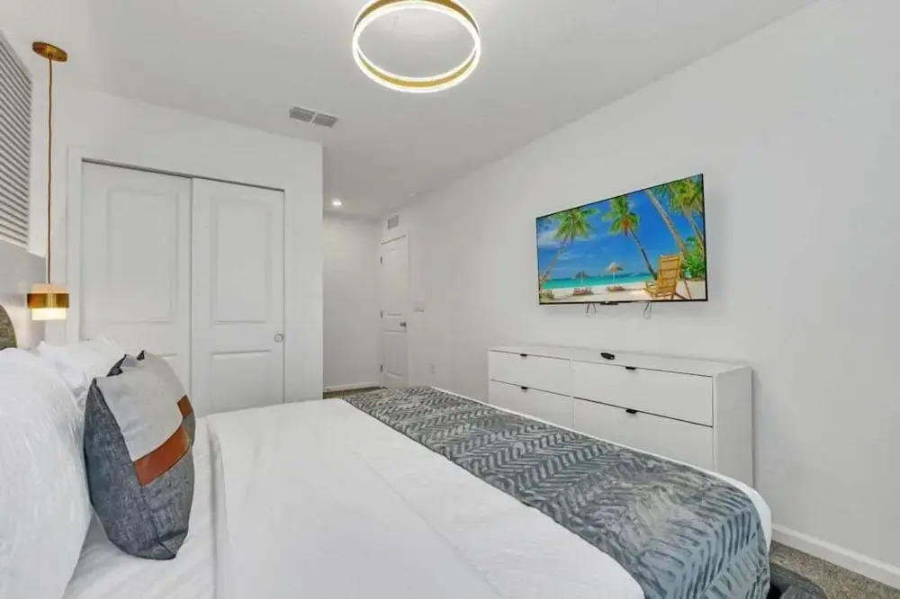 5 Bed 4.5 Bath Townhouse W/ Pool Solara 2307dist 5 Bedroom Townhouse