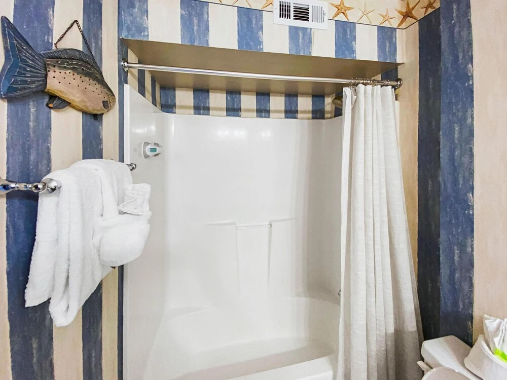 Tradewinds Condominium #24 by Destin Getaways