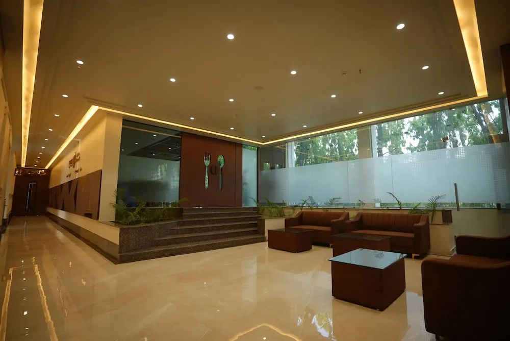 HOTEL MAKHAN VIHAR
