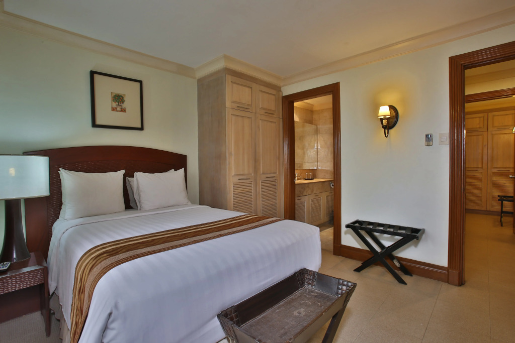 Crown Regency Suites Mactan
