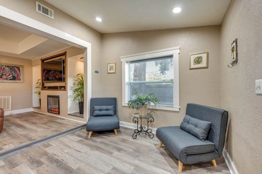 2 Mi to Shore: Modern Daytona Beach Gem w/ Patio!