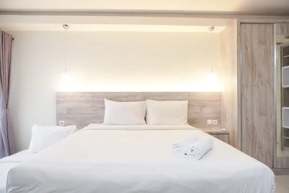 Comfort And Minimalist Studio At Amethyst Apartment