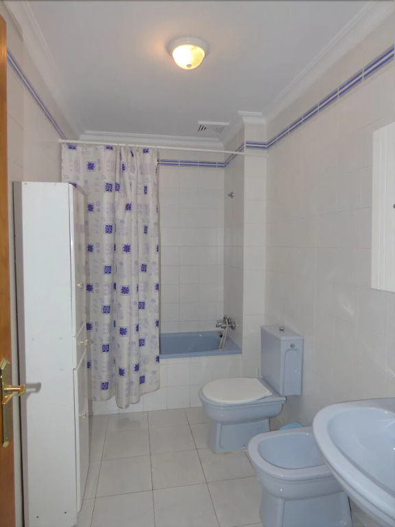 Cadiz 102479 3 Bedroom Apartment By Mo Rentals