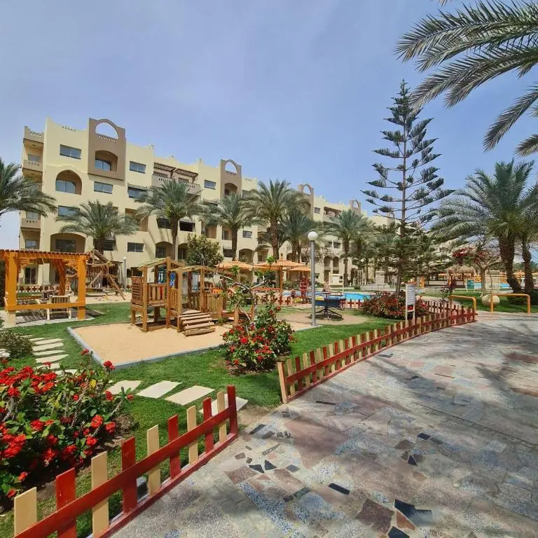 1 bedroom with beach and pool in Nubia Resort Hurghada
