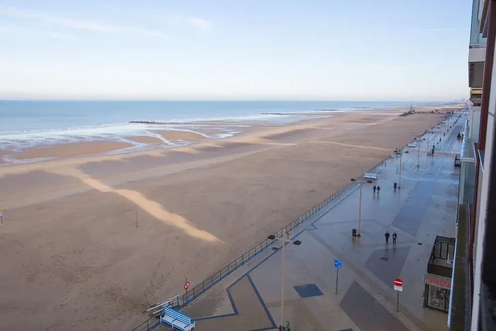 Huize Noordzee Located Directly on the Beach