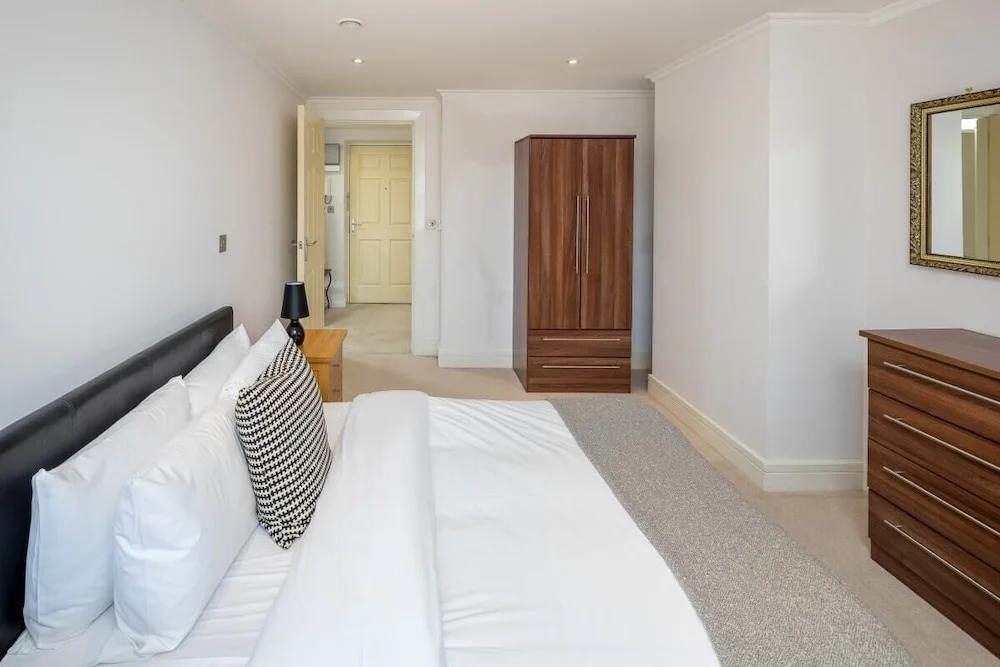 Stylish 1 bed in West Kensington 7mins to Tube