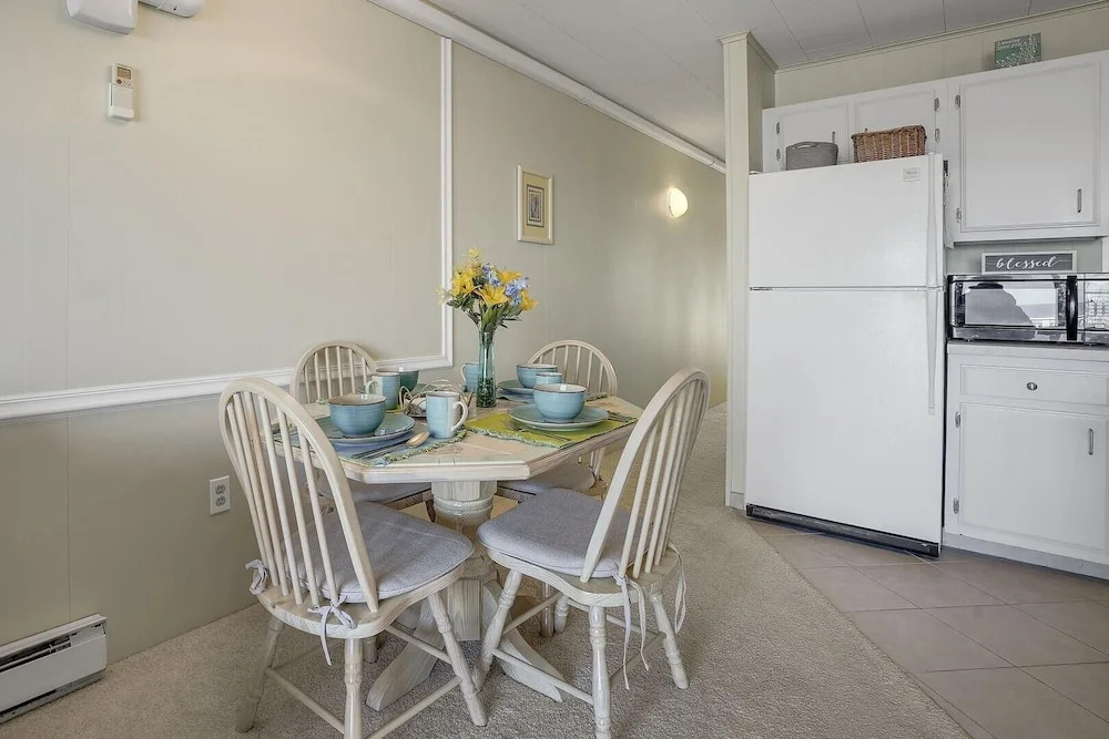 Beachcrest 17 1 Bedroom Condo by RedAwning